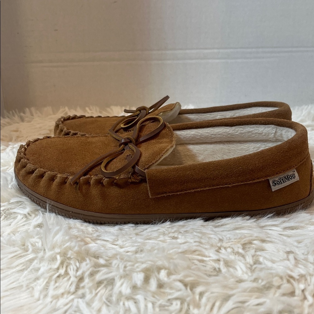 Softmoc women’s brown leather moccasin style shoes. - Picture 4 of 8
